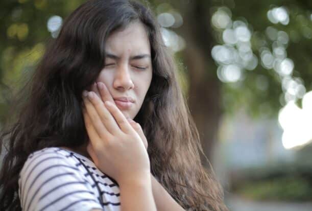 A girl is thinking which soft foods i can eat after tooth extraction